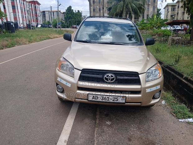 Toyota RAV4 2011 Gold