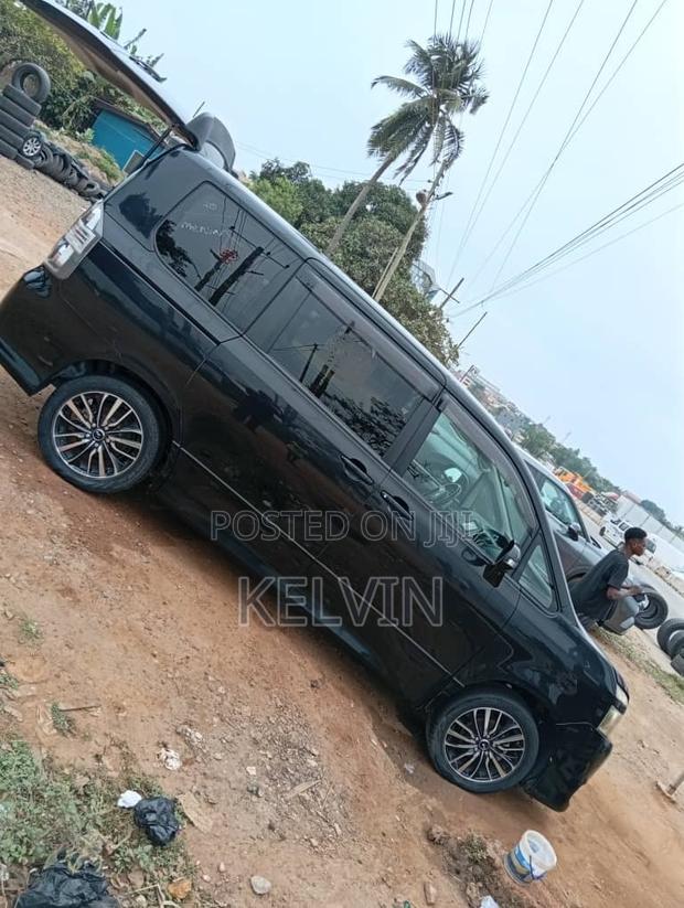 Toyota Voxy V 4WD 7-Seater 2012 Black
