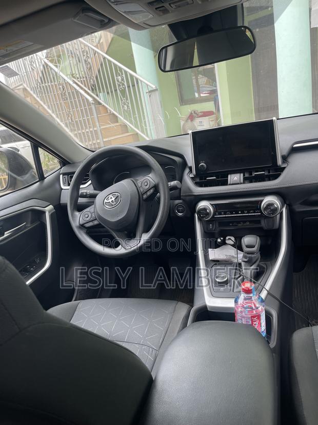 Toyota RAV4 XLE AWD 2024 Gray