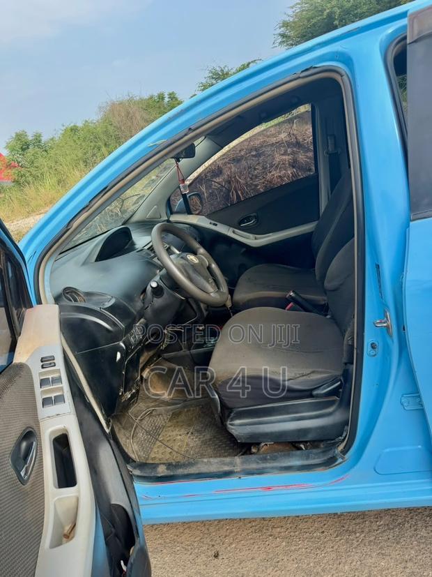 Toyota Vitz 2010 Blue
