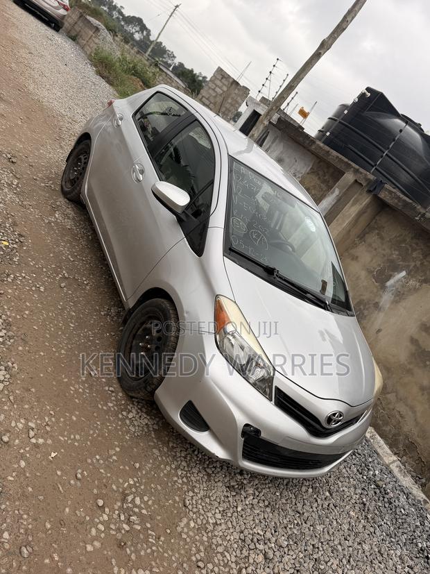 Toyota Yaris LE Hatchback 5dr 2012 Silver