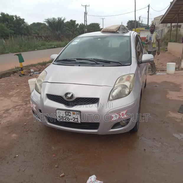 Toyota Vitz 2010 Gray