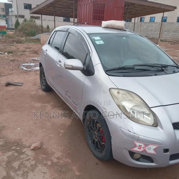 Toyota Vitz 2010 Gray