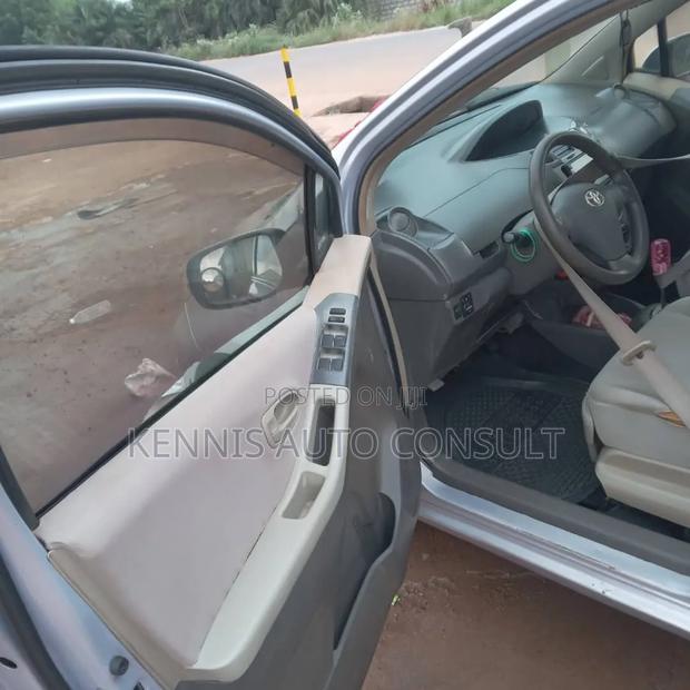 Toyota Vitz 2010 Gray