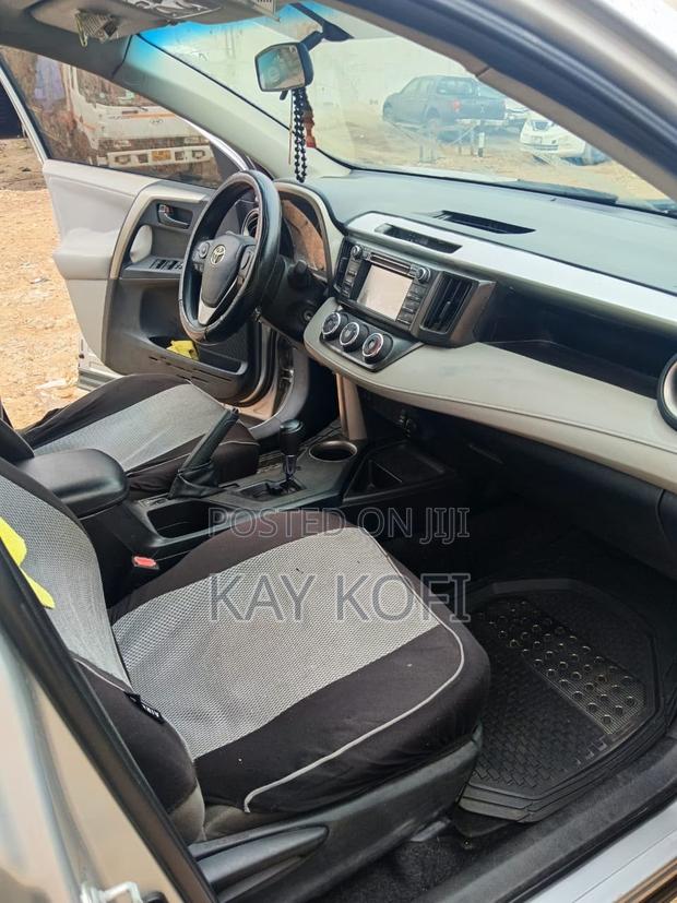 Toyota RAV4 LE 4dr SUV (2.5L 4cyl 6A) 2014 Gray