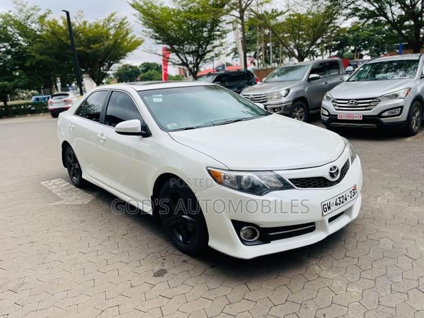 Toyota Camry SE 4dr Sedan (2.5L 4cyl 6A) 2013 White