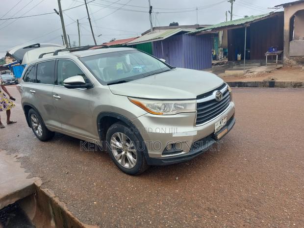 Toyota Highlander 2014 Gold
