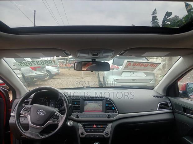 Hyundai Elantra 2018 Red