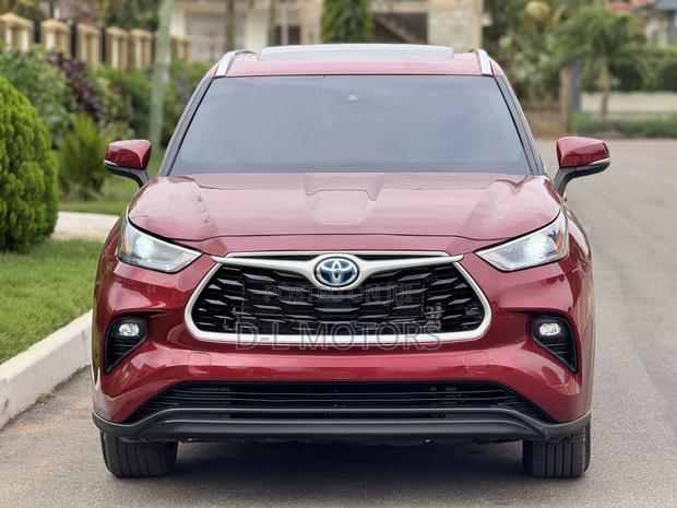 Toyota Highlander XLE 2022 Red