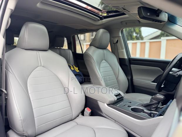 Toyota Highlander XLE 2022 Red
