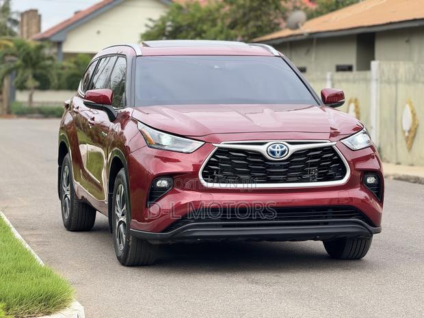 Toyota Highlander XLE 2022 Red