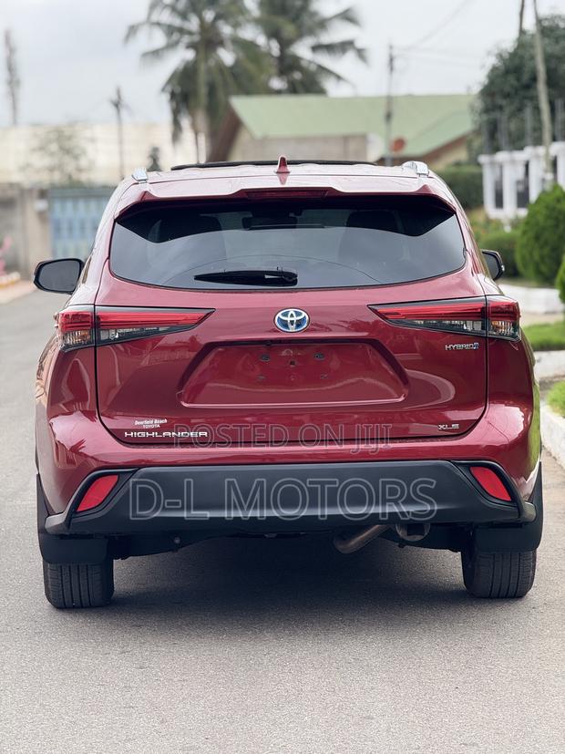 Toyota Highlander XLE 2022 Red