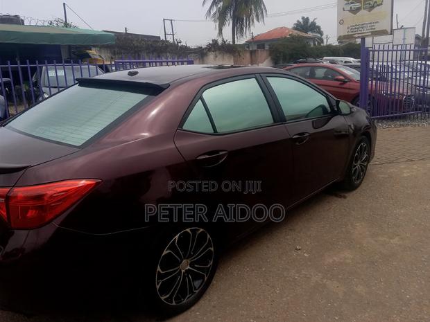 Toyota Corolla 2017 Brown
