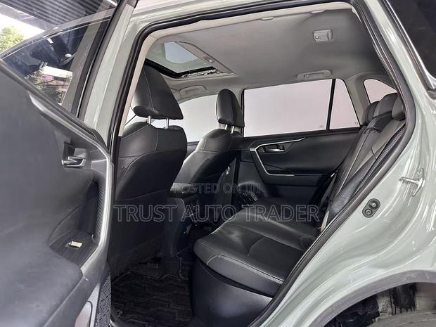 Toyota RAV4 Adventure AWD 2020 Green