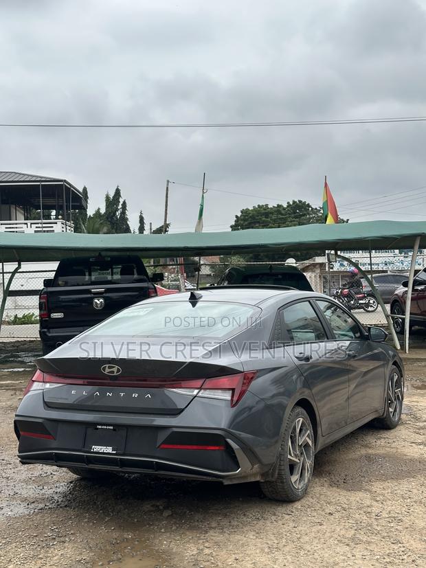 Hyundai Elantra SEL 2024 Gray