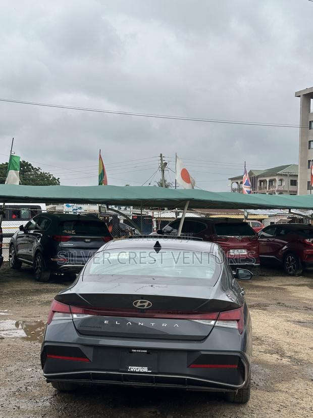 Hyundai Elantra SEL 2024 Gray