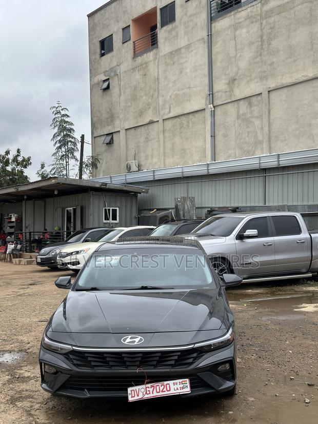 Hyundai Elantra SEL 2024 Gray