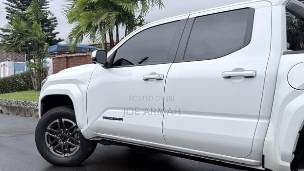 Toyota Tacoma 2024 White