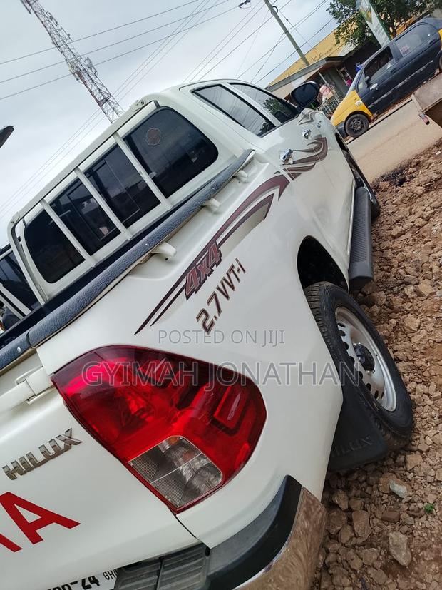 Toyota Hilux Revo Smart Cab Petrol 2.7 RWD 2017 White