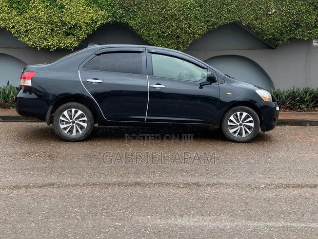 Toyota Yaris 2010 Black