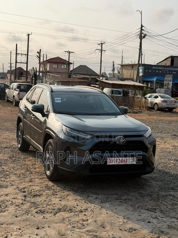 Toyota RAV4 LE AWD 2023 Gray