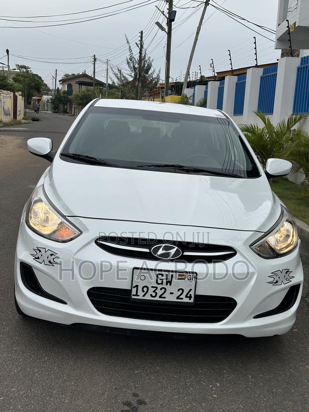Hyundai Accent GS 4dr Hatchback (1.6L 4cyl 6A) 2015 White