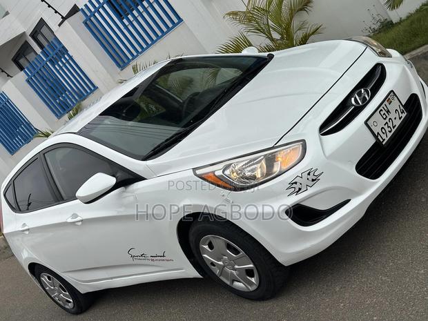 Hyundai Accent GS 4dr Hatchback (1.6L 4cyl 6A) 2015 White