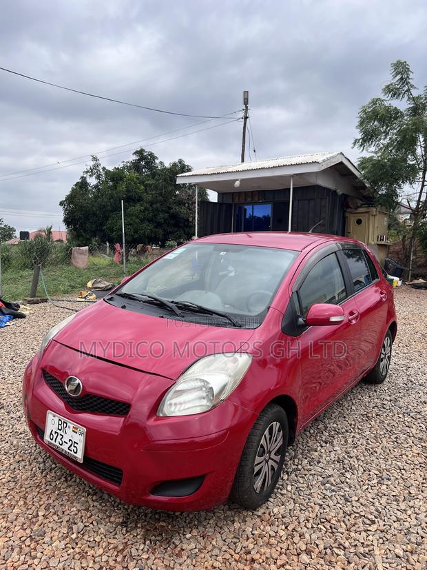 Toyota Vitz 1.0 FWD 3dr 2010 Red