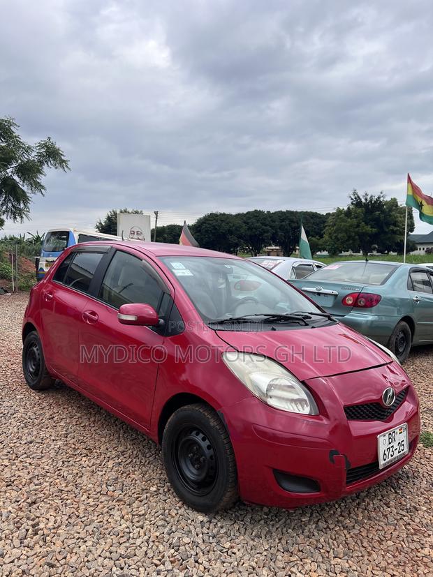 Toyota Vitz 1.0 FWD 3dr 2010 Red