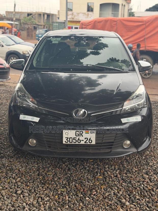 Toyota Vitz 2016 Black