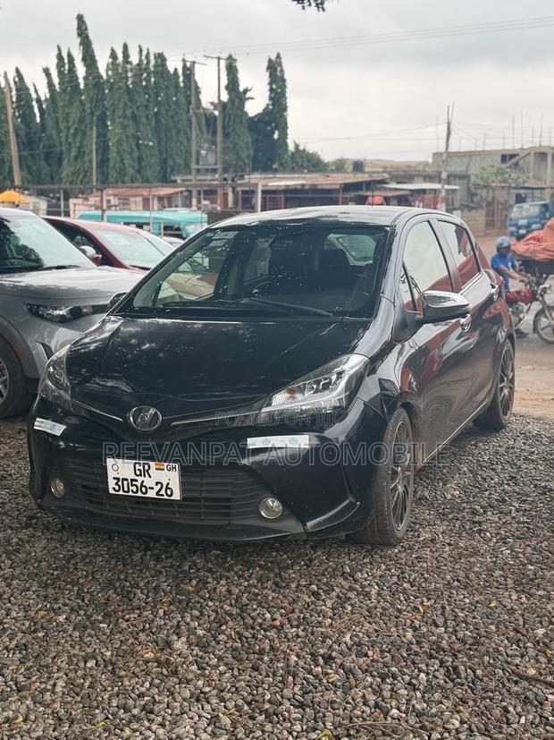 Toyota Vitz 2016 Black