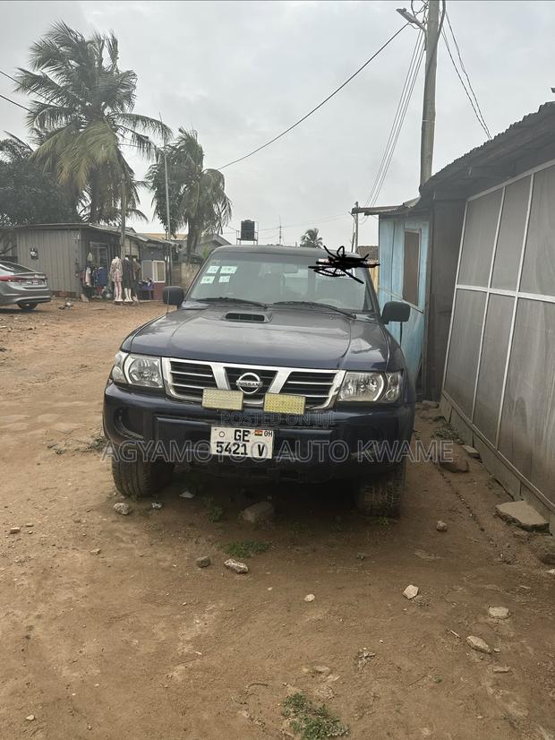 Nissan Patrol 2004 Blue