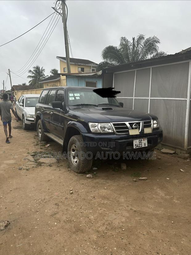 Nissan Patrol 2004 Blue