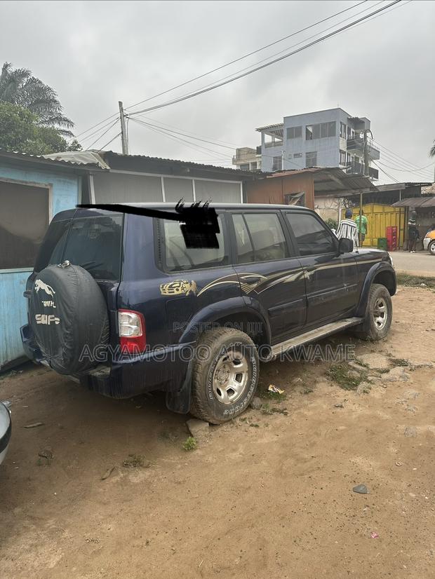 Nissan Patrol 2004 Blue
