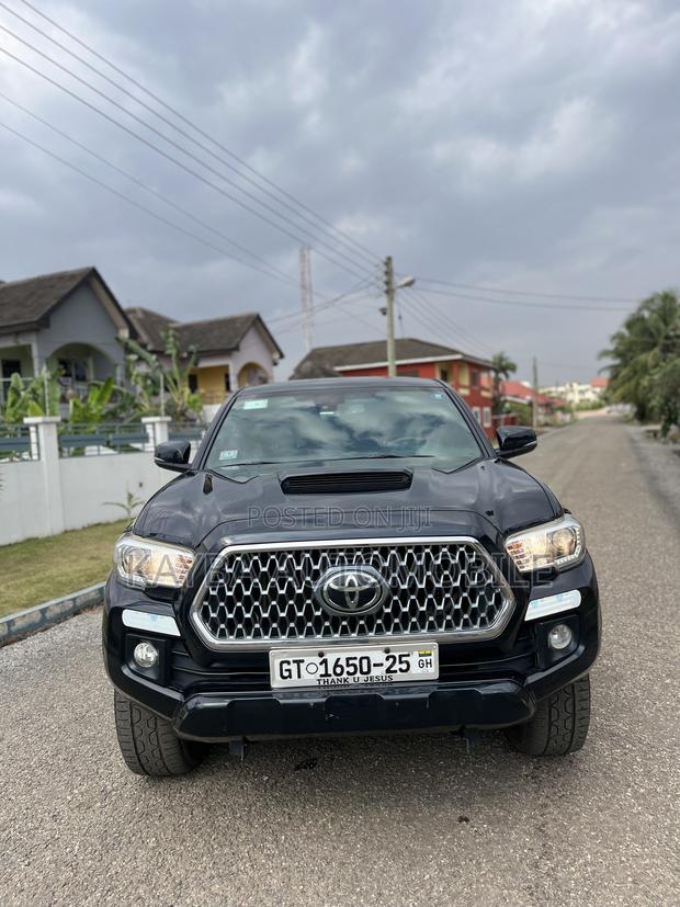 Toyota Tacoma 2018 Black