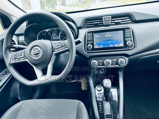 Nissan Versa 1.6 SR 2021 Blue