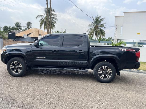 Toyota Tacoma 2018 Black