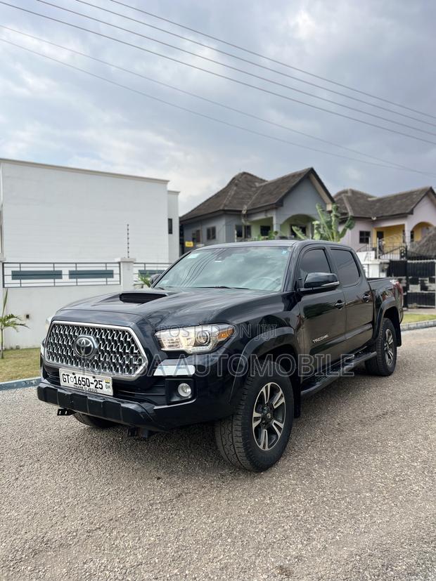 Toyota Tacoma 2018 Black