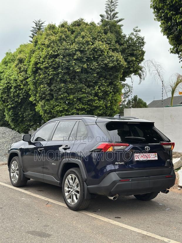 Toyota RAV4 XLE Premium AWD 2019