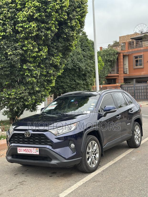 Toyota RAV4 XLE Premium AWD 2019