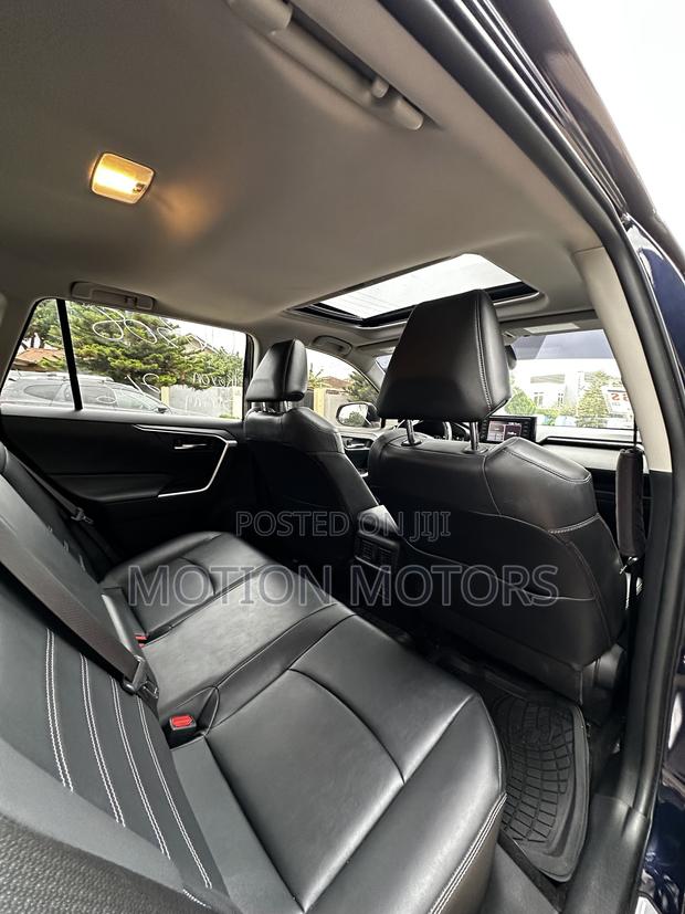 Toyota RAV4 XLE Premium AWD 2019