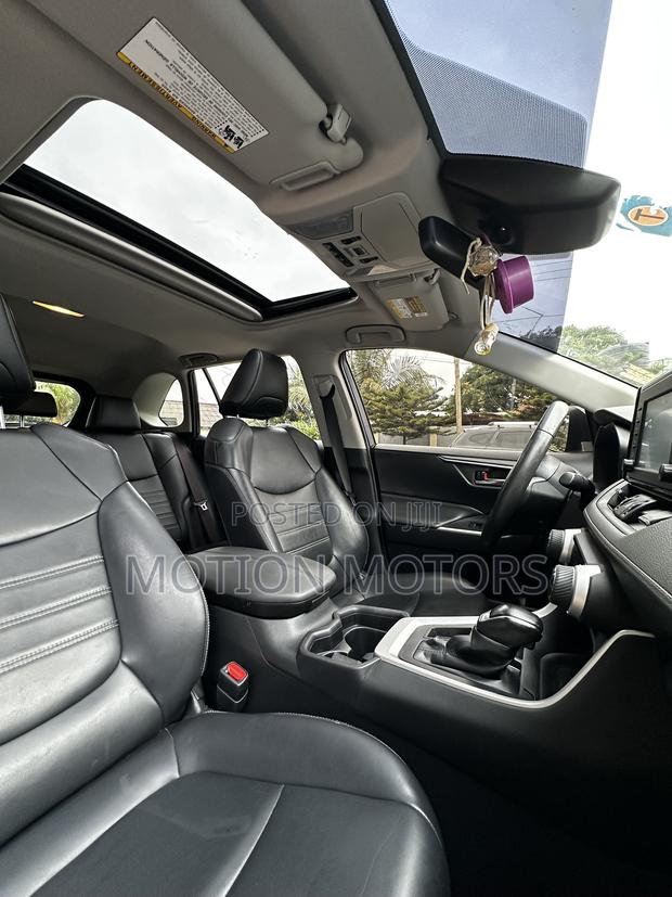 Toyota RAV4 XLE Premium AWD 2019