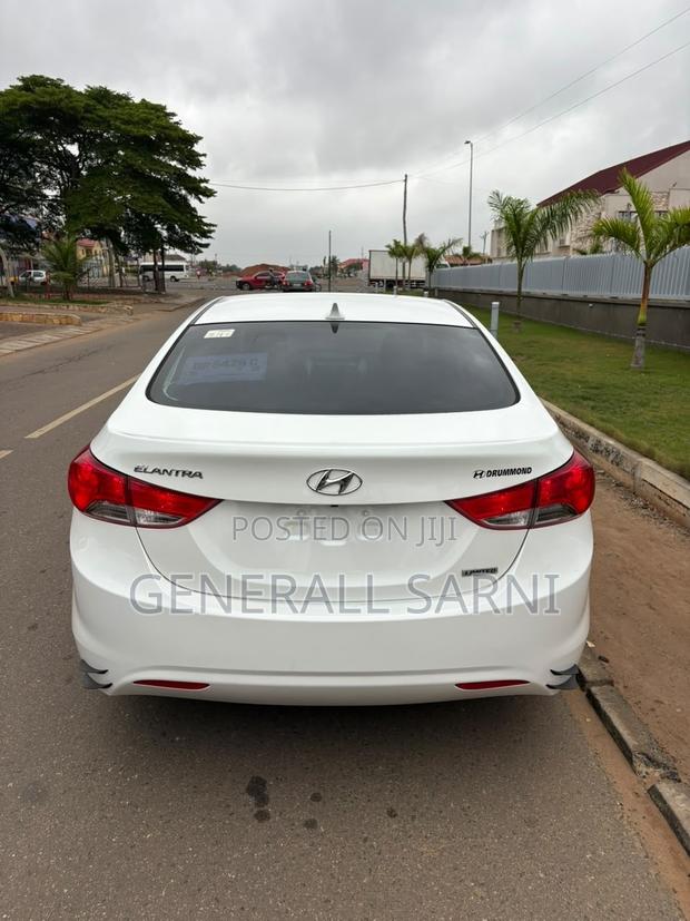 Hyundai Elantra Limited Sedan FWD (1.8L 4cyl 6A) 2013 White