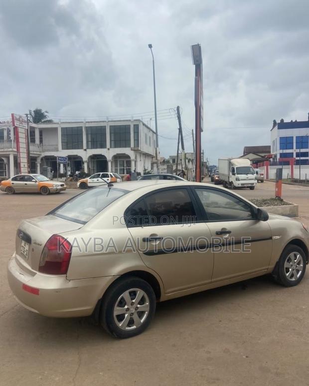 Hyundai Accent 2013 Gold