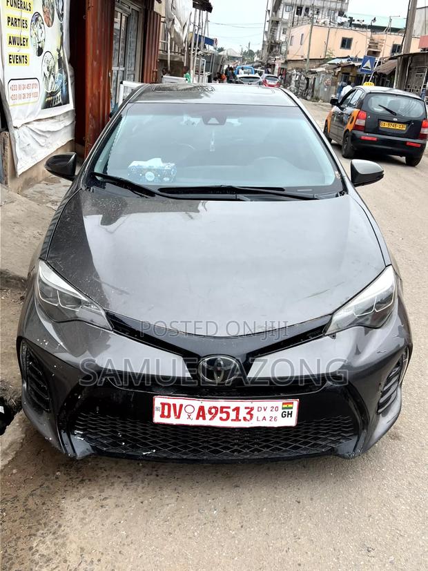Toyota Corolla XLE (1.8L 4cyl 2A) 2018 Gray