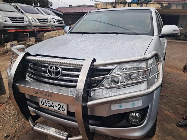 Toyota Fortuner 2012 Silver