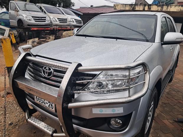 Toyota Fortuner 2012 Silver