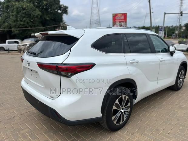 Toyota Highlander XLE AWD 2023 White