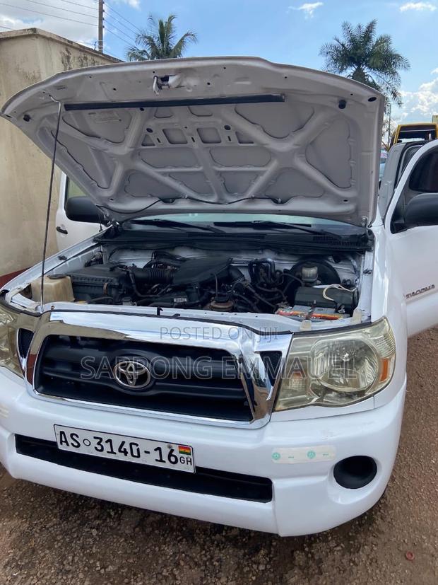 Toyota Tacoma 2011 White