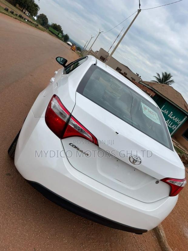 Toyota Corolla LE 4dr Sedan (1.8L 4cyl CVT) 2016 White